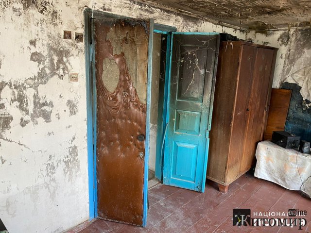 У селі на Звягельщині чоловік облив будинок знайомої бензином та підпалив. ФОТО