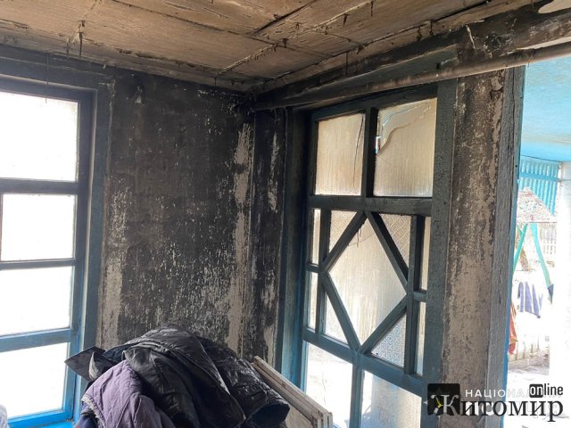 У селі на Звягельщині чоловік облив будинок знайомої бензином та підпалив. ФОТО