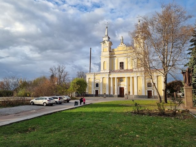 Костел на Замковій горі в Житомирі в сонячних променях. ФОТО