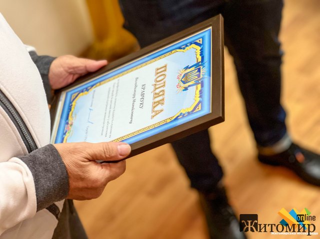 У Житомирі міський голова вручив подяку водію соціального авто міського територіального центру