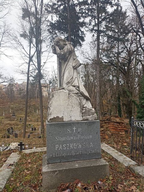 Екскурсії Римо-Католицьким кладовищем Житомира та розповіді про поховання людей. ФОТО