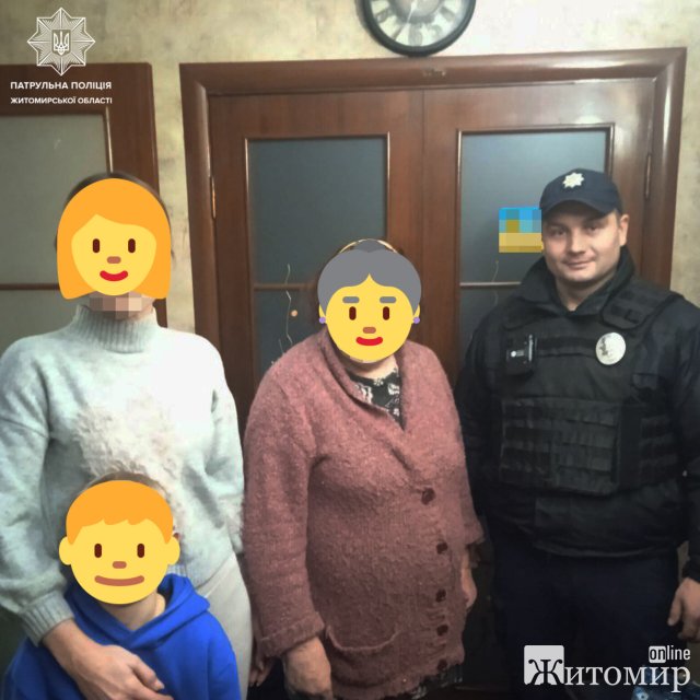 У Житомирі патрульні повернули додому хлопчика, якого знайшли на зупинці перехожі