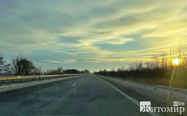 За добу на Житомирщині працювали понад півтора десятка спецтехніки та 22 дорожники