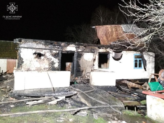 У Романівській громаді під час ліквідації пожежі рятувальники виявили тіло 56-річного чоловіка. ФОТО