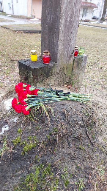 У селищі Новогуйвинське відбувся траурний мітинг та покладання квітів до пам’ятника жертвам Голодомору