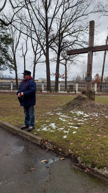 У селищі Новогуйвинське відбувся траурний мітинг та покладання квітів до пам’ятника жертвам Голодомору