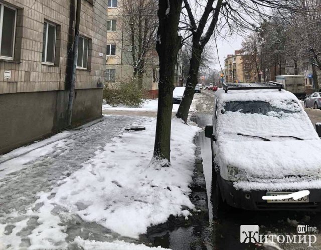 Житомирський водоканал просить допомогти розшукати власника автівки, яка припаркована на Мазепи 