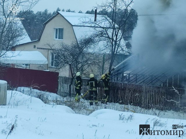 Під час ліквідації пожежі у Житомирському районі вогнеборці врятували 84-річого чоловіка