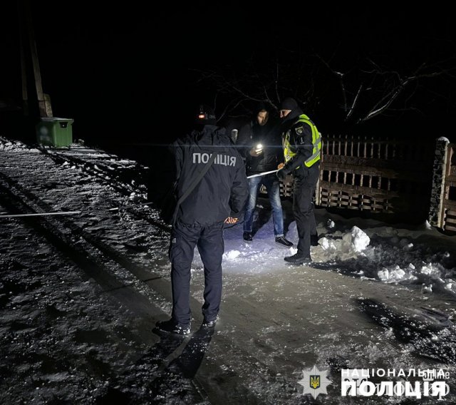 На Житомирщині ВАЗ збив чоловіка та зник з місця ДТП: поліцейські розшукали п