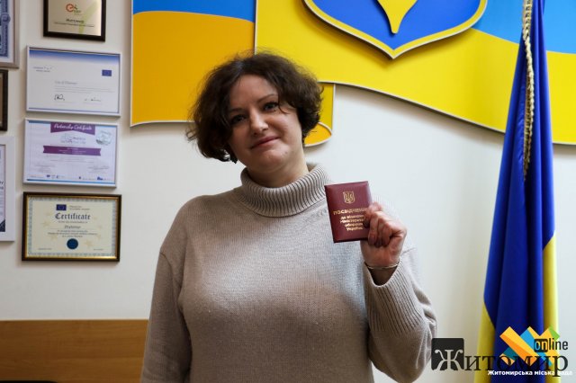 У Житомирі трьом волонтерам вручили відзнаку Міністерства оборони України. ФОТО
