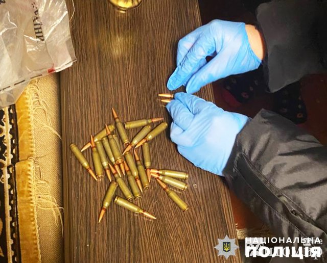 Житель Ємільчинської громади зберігав самопал, а у господині Ружинщини знайшли патрони. ФОТО