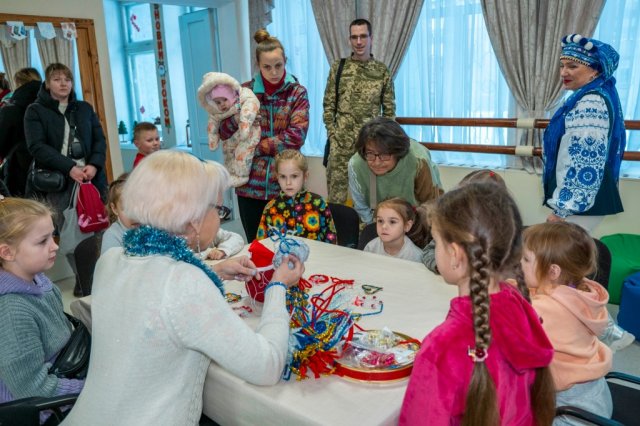 У Житомирі «Різдвяна майстерня» міського культурно-спортивного центра запрошує на гостину
