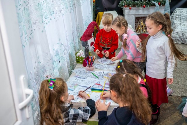 У Житомирі «Різдвяна майстерня» міського культурно-спортивного центра запрошує на гостину