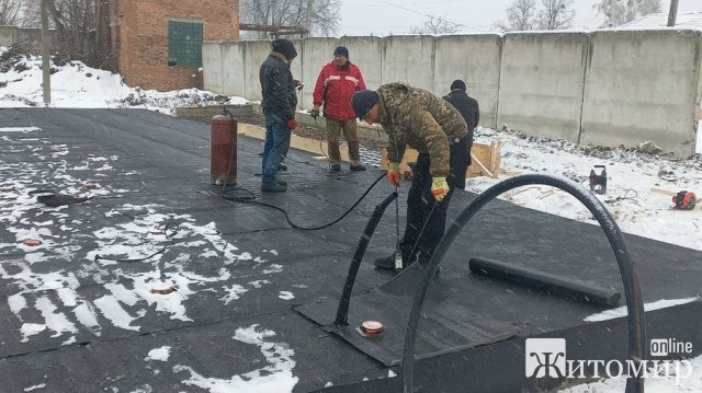 У селищі на Бердичівщині будують житло під дитячий будинок сімейного типу для родини переселенців