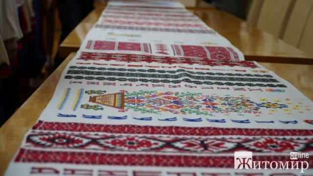 На Житомирщині презентували орнамент області рушника єднання «Цвіт вишиванки»