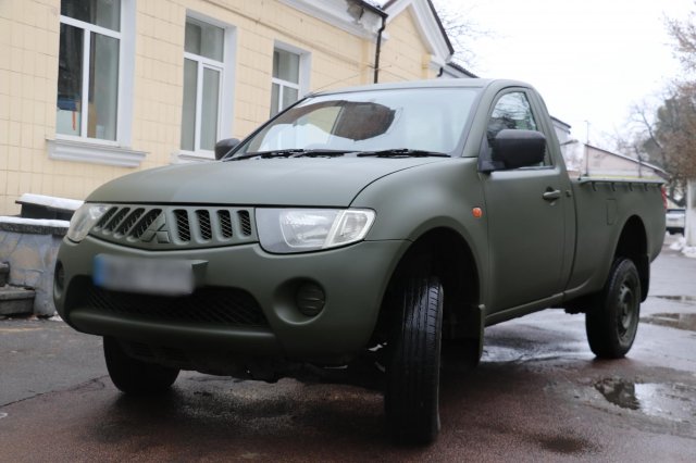 У Житомирі передали пікап та Мавік 132-му розвідбату. ФОТО