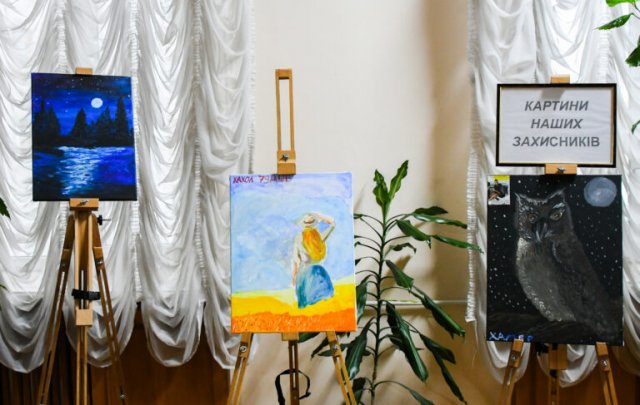 У Житомирі відкрили виставку картин захисників. ФОТО