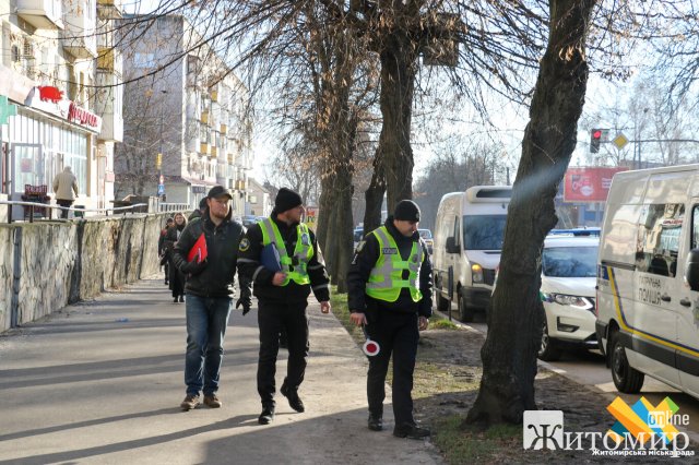 У Житомирі працівники Укртрансбезпеки перевіряли маршрутки