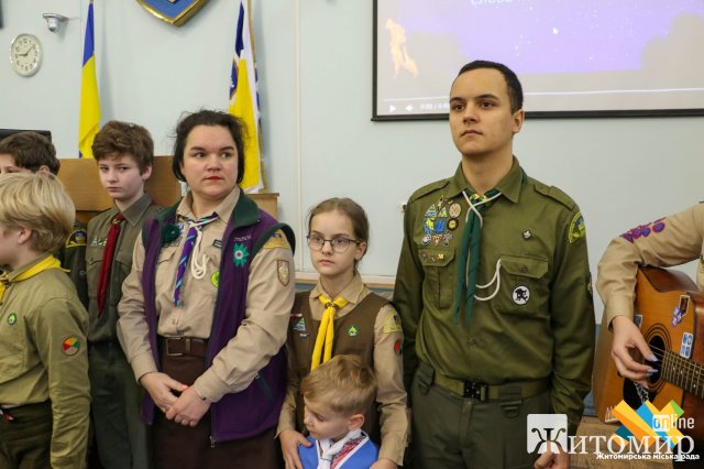Пластуни принесли до Житомирської міськради Вифлеємський вогонь. ФОТО