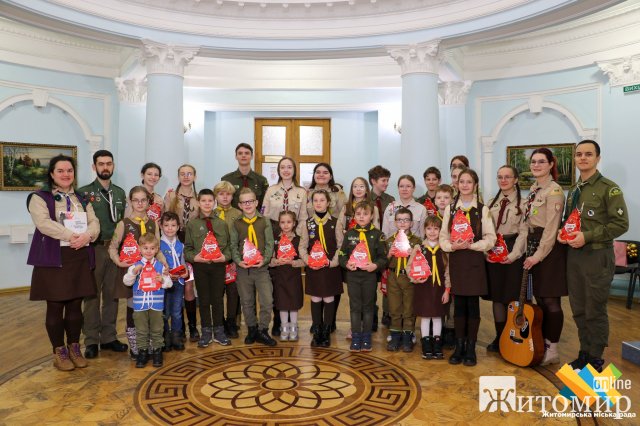 Пластуни принесли до Житомирської міськради Вифлеємський вогонь. ФОТО