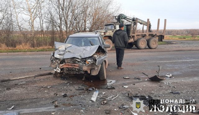 На автодорозі в Житомирській області водійка Hyundai зіштовхнулась із ВАЗ: жінка та дитина постраждали. ФОТО