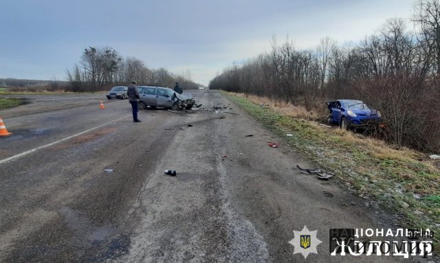На автодорозі в Житомирській області водійка Hyundai зіштовхнулась із ВАЗ: жінка та дитина постраждали. ФОТО
