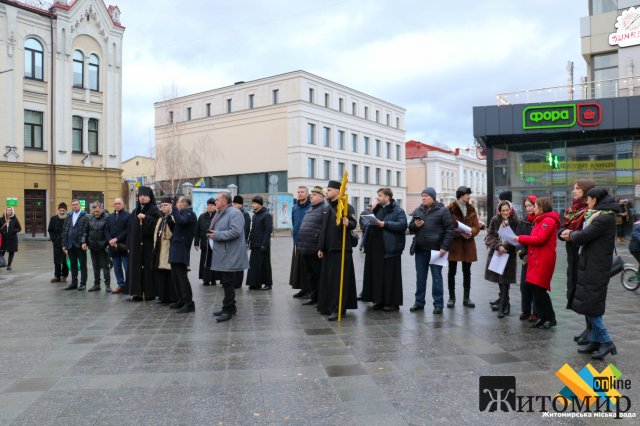 На житомирській Михайлівській зранку різні конфесії спільно молилися за єдність та Перемогу. ФОТО