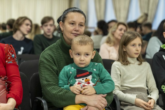 У Житомирі влаштували новорічні заходи для дітей з багатодітних родин. ФОТО