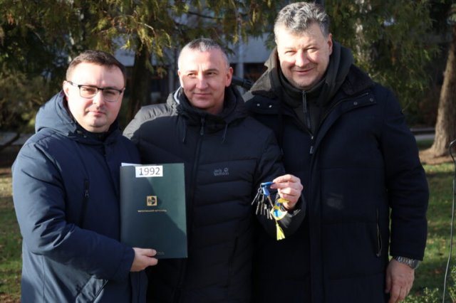 26 громад Житомирщини отримали нові шкільні автобуси. ФОТО