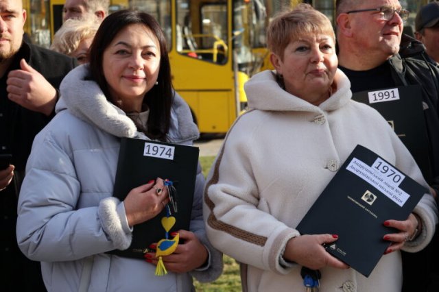 26 громад Житомирщини отримали нові шкільні автобуси. ФОТО
