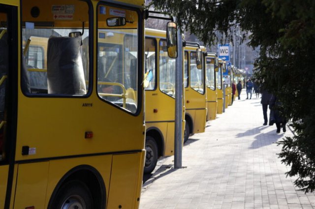 26 громад Житомирщини отримали нові шкільні автобуси. ФОТО