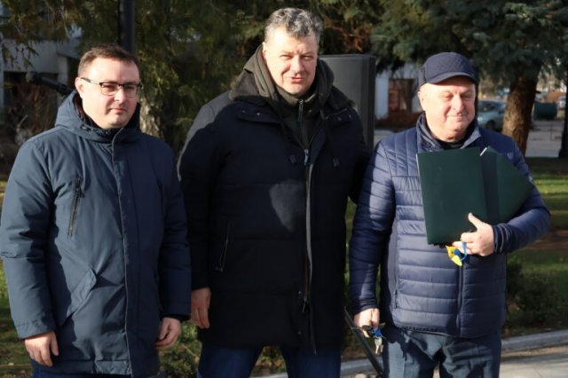 26 громад Житомирщини отримали нові шкільні автобуси. ФОТО