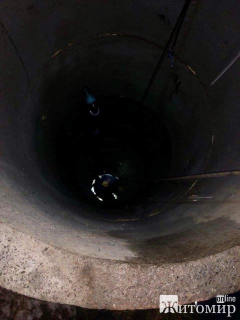 У селі на Житомирщині пенсіонерка впала у 10-метровий колодязь