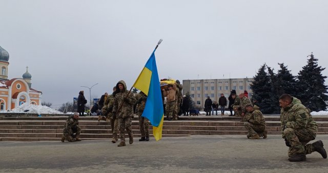 У Малині попрощалися з 23-річним пілотом бойового літака. ФОТО