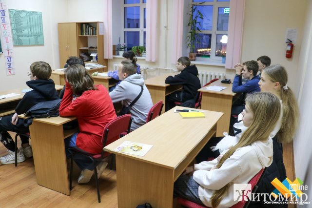 Житомирським школярам розповіли про "кіборгів"