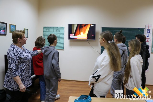 Житомирським школярам розповіли про "кіборгів"