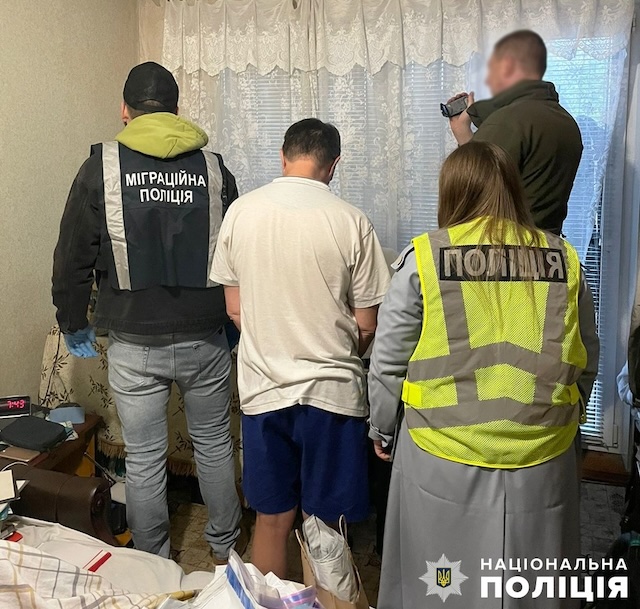 Екс-вчителю танців з Житомира поліцейські оголосили про підозру за збереження дитячої порнографії Екс-вчителю танців з Житомира поліцейські оголосили про підозру за збереження дитячої порнографії