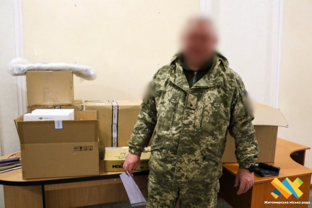 Громада Житомира знову передала військову техніку захисникам