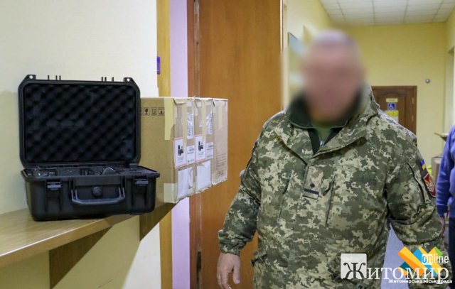 Житомирська громада передала військовим 6 квадрокоптерів та генератор