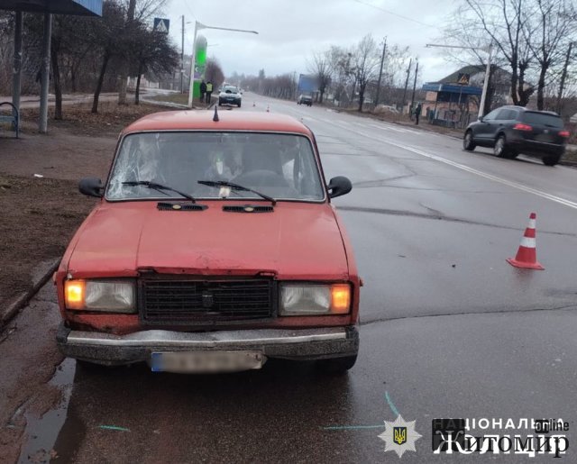 У райцентрі на Житомирщині ВАЗ збив 29-річну жінку. ФОТО