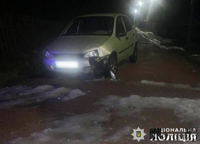 У селі на півночі Житомирщини ВАЗ збив жінку, потерпіла померла. ФОТО