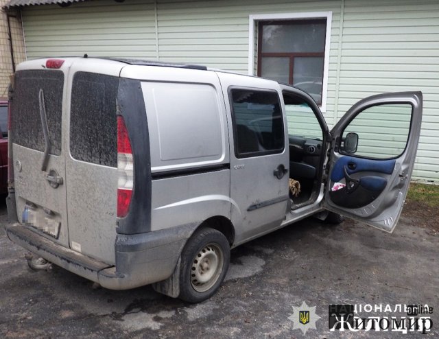 На Житомирщині водій Fiat, якого суд позбавив права керування, кілька разів пропонував патрульним хабаря. ФОТО