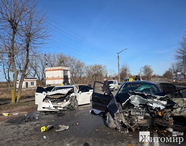 У Коростені зіштовхнулись Lanos та Lexus: загинули дві людини. ФОТО