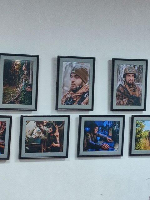 У Бердичеві відкрилася фотовиставка воїна 26-ї бригади Олександра Дідовця