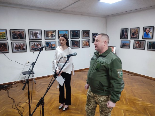 У Бердичеві відкрилася фотовиставка воїна 26-ї бригади Олександра Дідовця