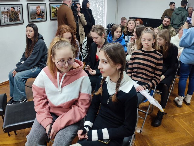 У Бердичеві відкрилася фотовиставка воїна 26-ї бригади Олександра Дідовця