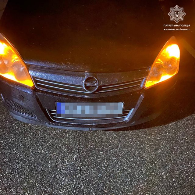 На Житомирщині патрульні зупинили Opel: у водія зафіксували смертельну дозу алкоголю в крові