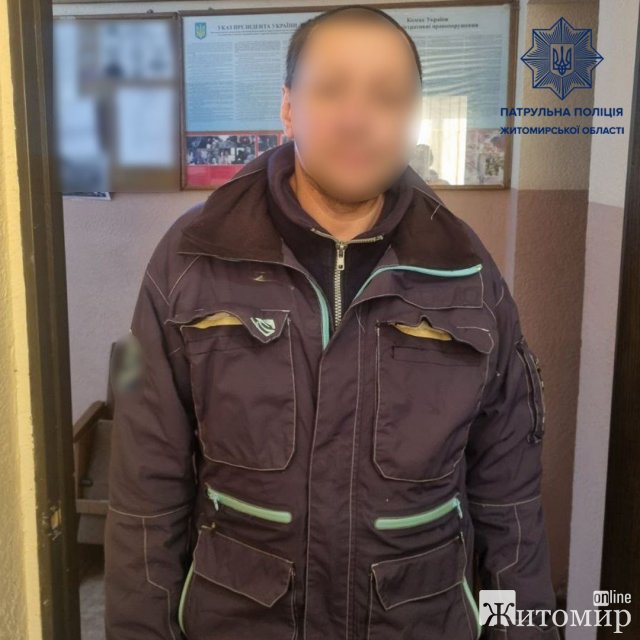 На двох вулицях Житомира патрульні затримали чоловіків, що перебували в розшуку. ФОТО
