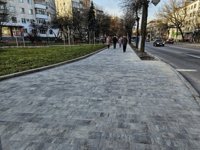 Сквер у центрі Житомира, відремонтований минулого року за 5,4 млн грн. ФОТО