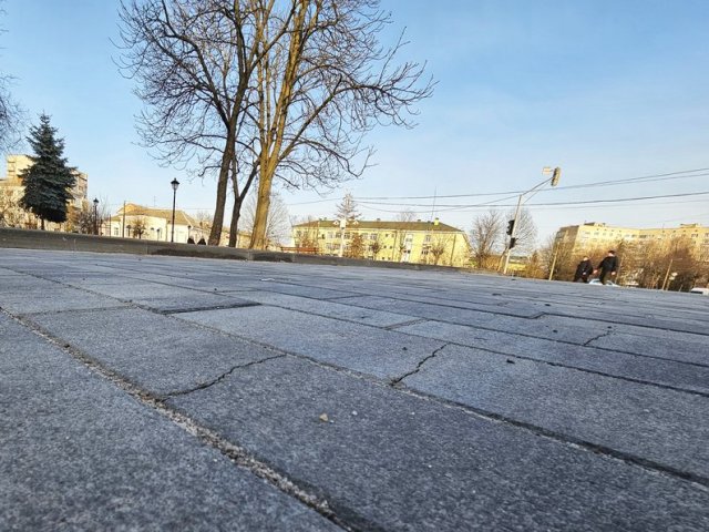 Сквер у центрі Житомира, відремонтований минулого року за 5,4 млн грн. ФОТО